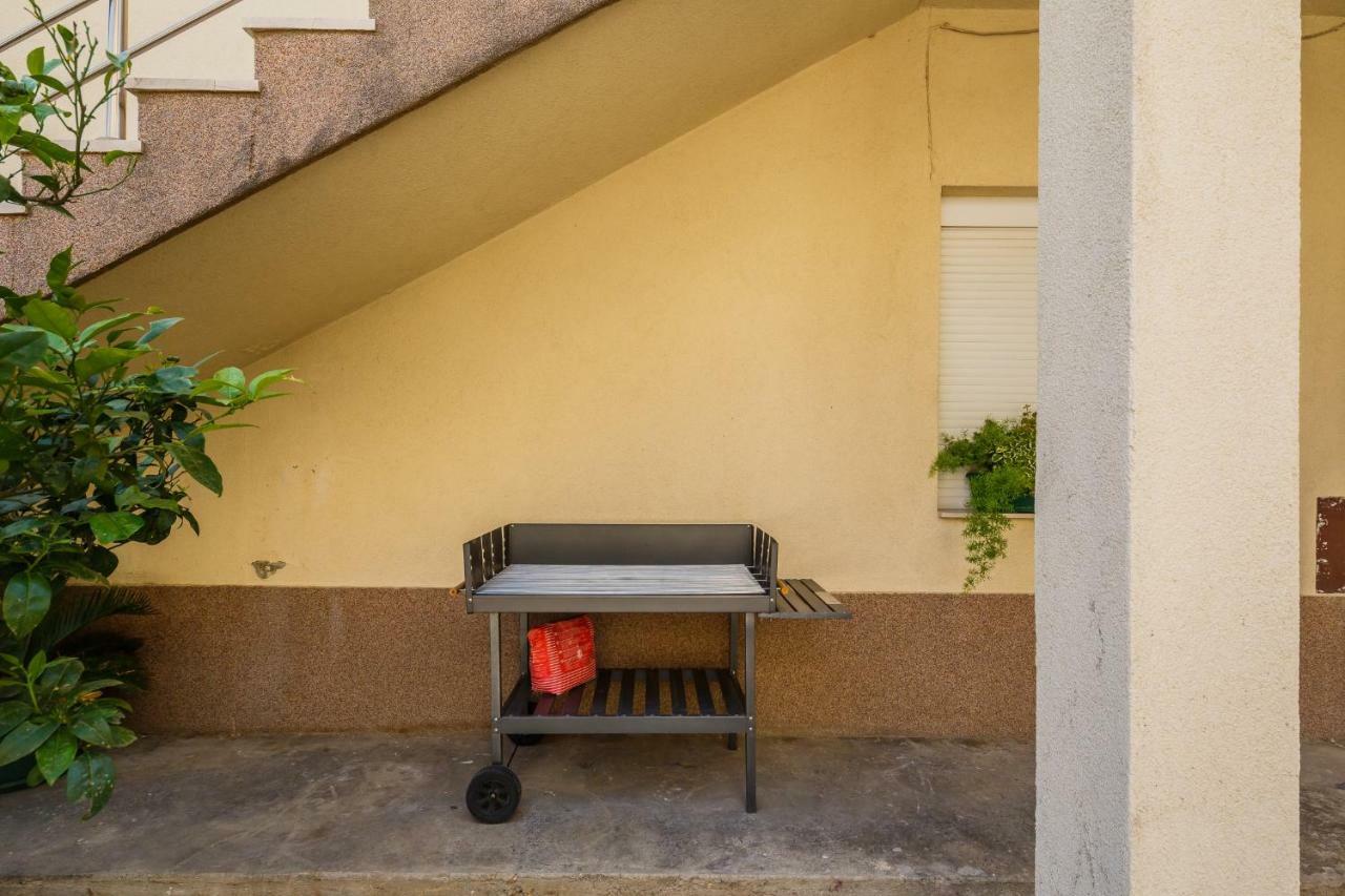 Apartments Sea Star Kastela Exterior photo