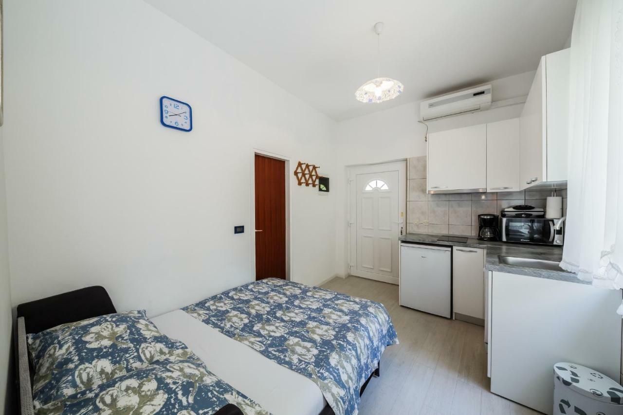 Apartments Sea Star Kastela Exterior photo