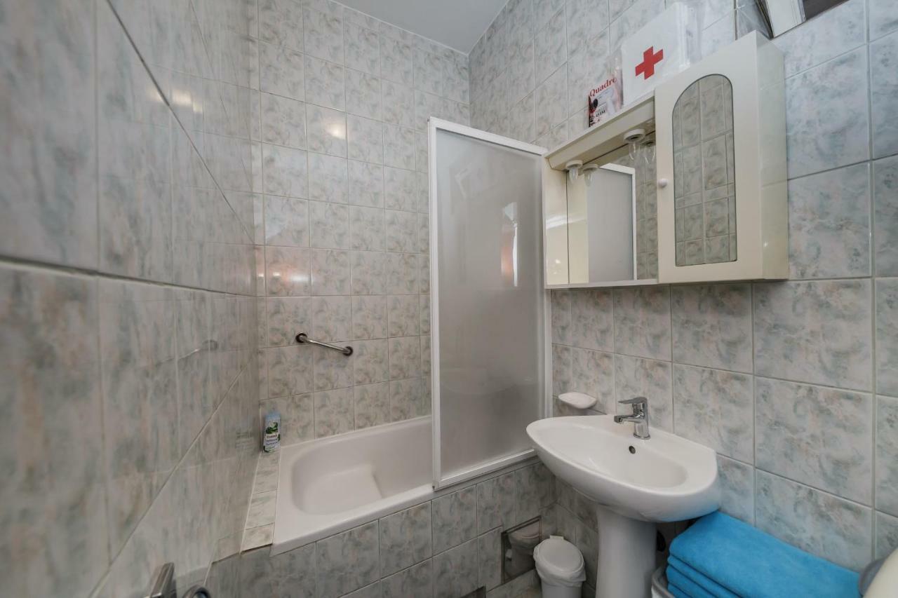 Apartments Sea Star Kastela Exterior photo